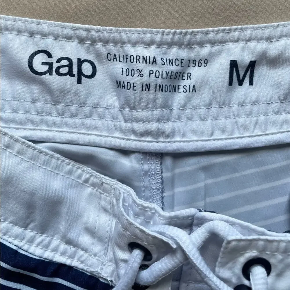 Gap Men’s Navy Blue and White Striped Board Shorts Size Medium